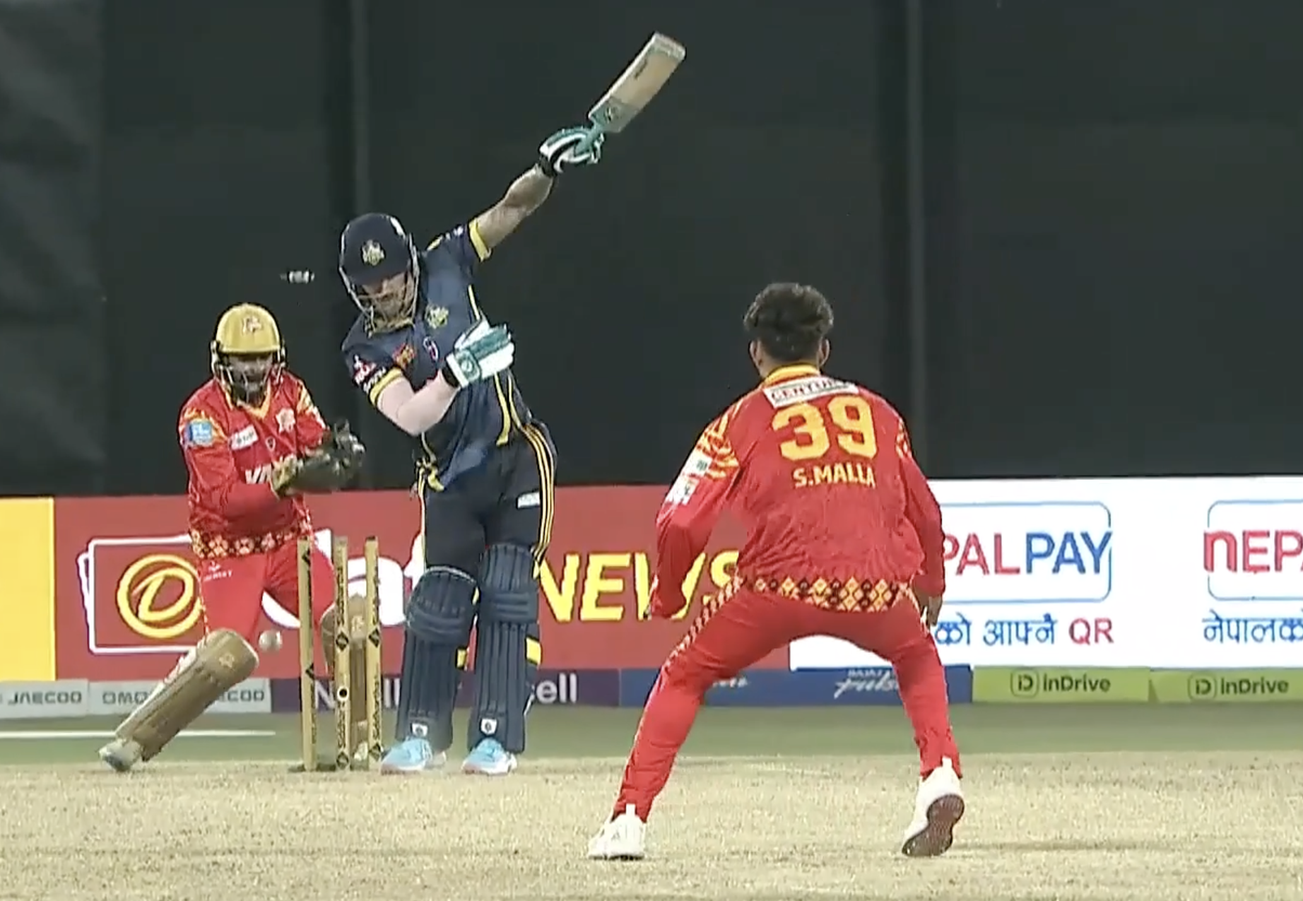 SENSATIONAL! Malla bamboozles du Plessis in Qualifier 2