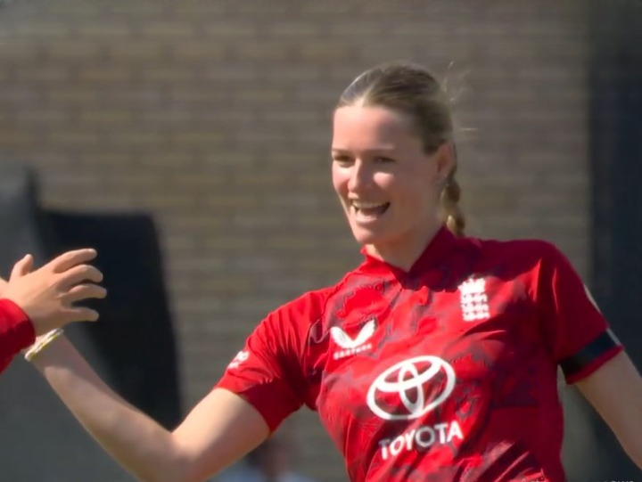 Lauren Bell's 3 for 27 | 1st T20I