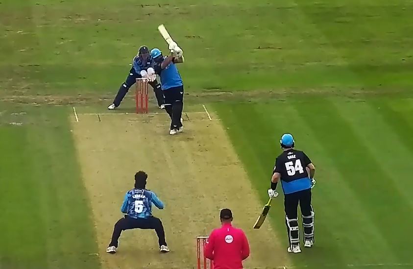 Brett D'Oliveira's 79 off 48 | Match 11