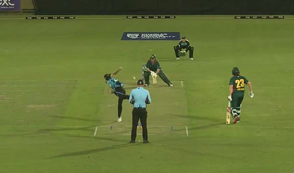 Tasmania vs Adelaide Strikers: Jordan Buckingham's 3 for 31
