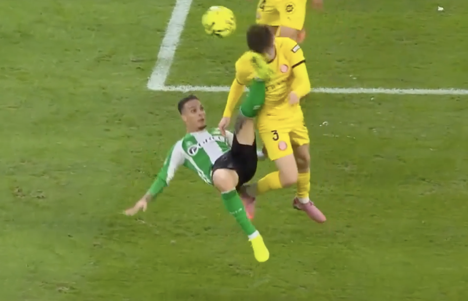 Red card drama! Antony sent off for a high boot vs Girona