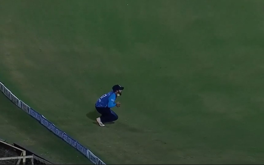 Butterfingers! A costly drop lets danger-man Dunk off the hook