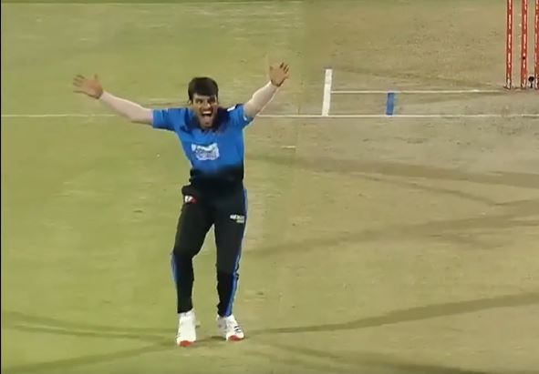 Chiraj Jani's 3 for 25 | Match 8