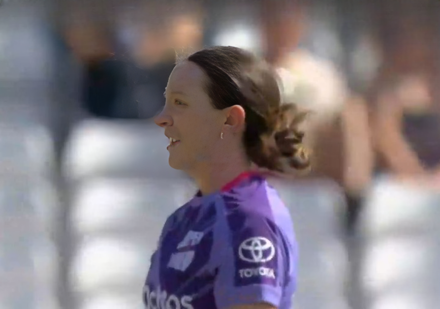 Kate Cross's 3 for 31 | Match 8