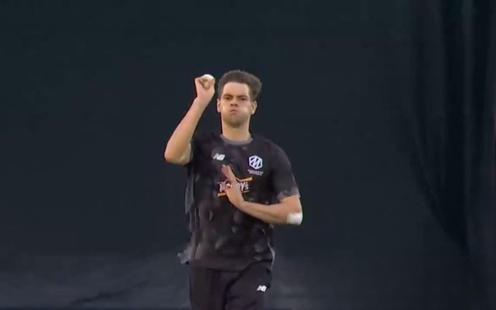 Scott Currie's 3 for 21 | Match 12