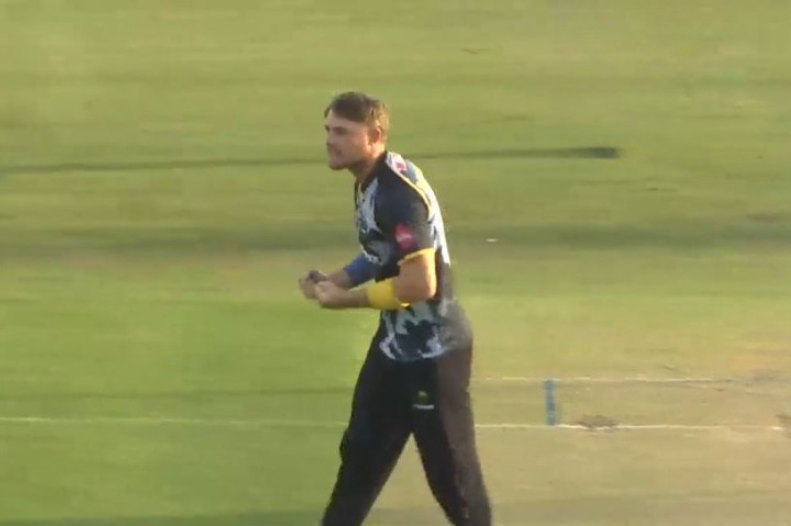 Daniel Douthwaite's 3 for 33 | Match 65