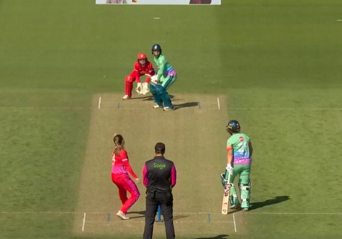 Welsh Fire vs Oval Invincibles: Georgia Davis's 3 for 33