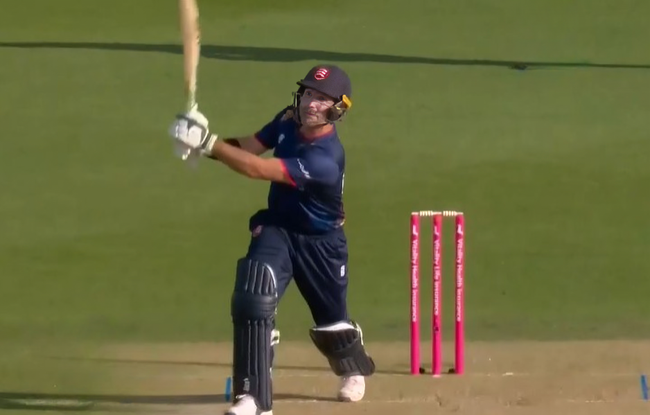 Somerset vs Essex: Dean Elgar's 77 off 51 