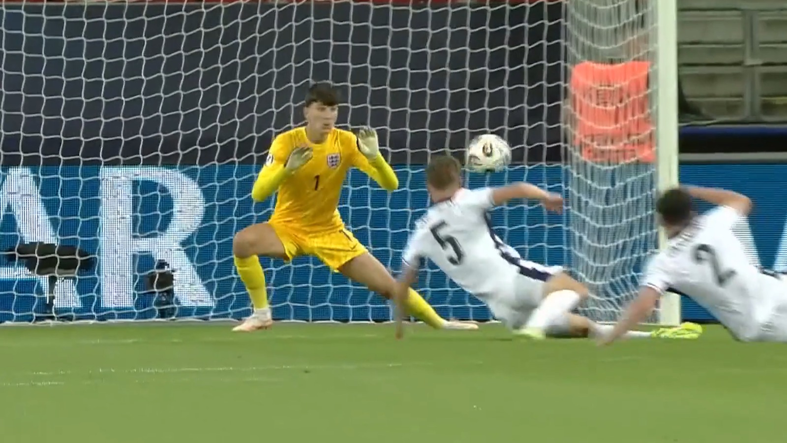 Unreal Reflex Show! Beadle denied back-to-back strikes | Top moment of the day 7
