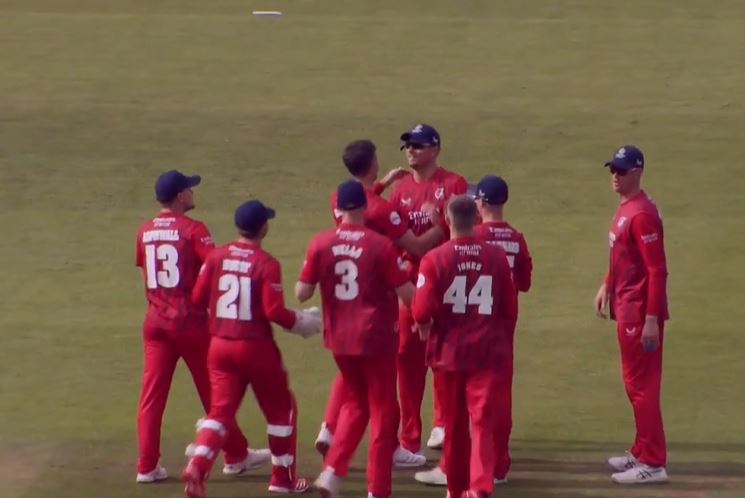 Lancashire beat Durham by 4 wickets | Match 16