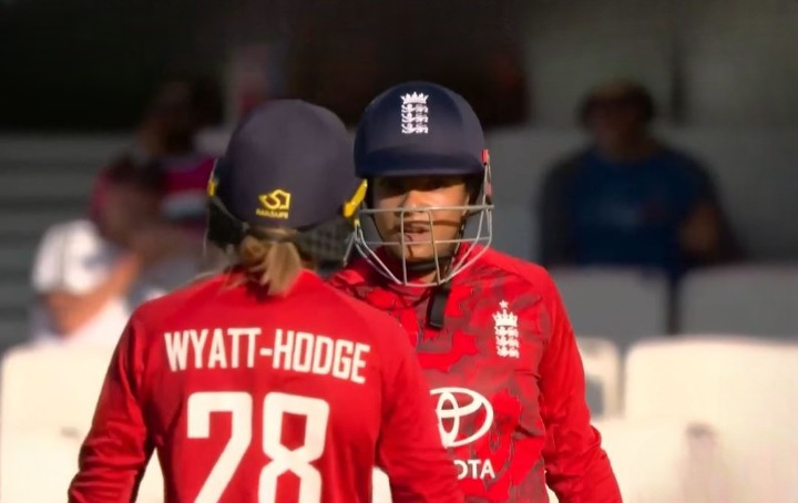 England Women beat India Women by 5 runs | 3rd T20I