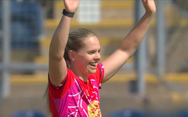 Freya Davies's 3 for 26 | Match 27 
