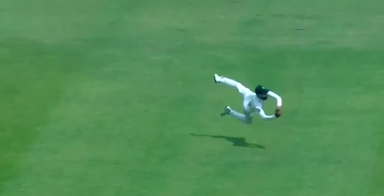 STUNNER ALERT! Saud Shakeel defies gravity