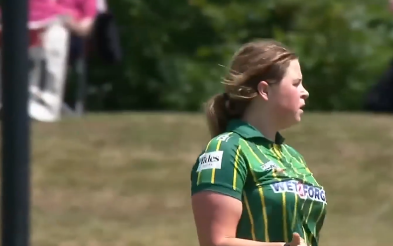 Grace Scrivens's 3 for 28 | Match 9