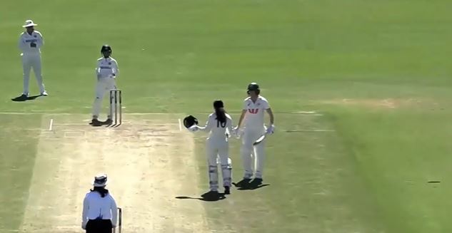 Sianna Ginger's 103 off 138 | One-off unofficial Test, Day 3
