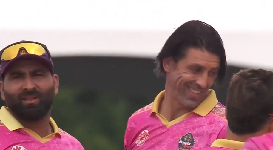Mississauga beat Surrey by 2 wickets 