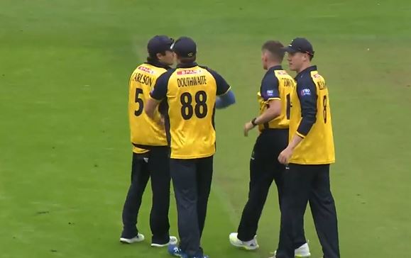 Glamorgan beat Gloucestershire by 27