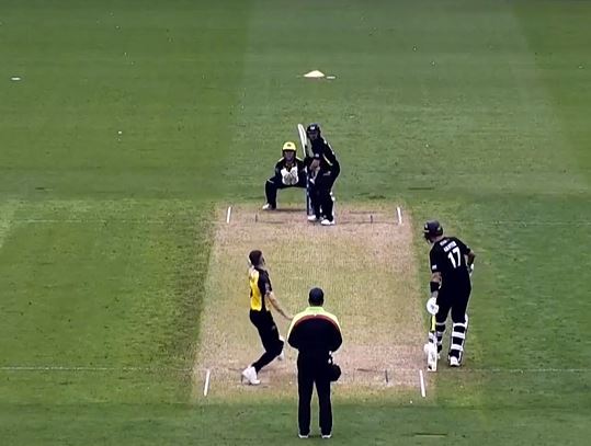 Glamorgan vs Gloucestershire: Andy Gorvin's 3 for 32