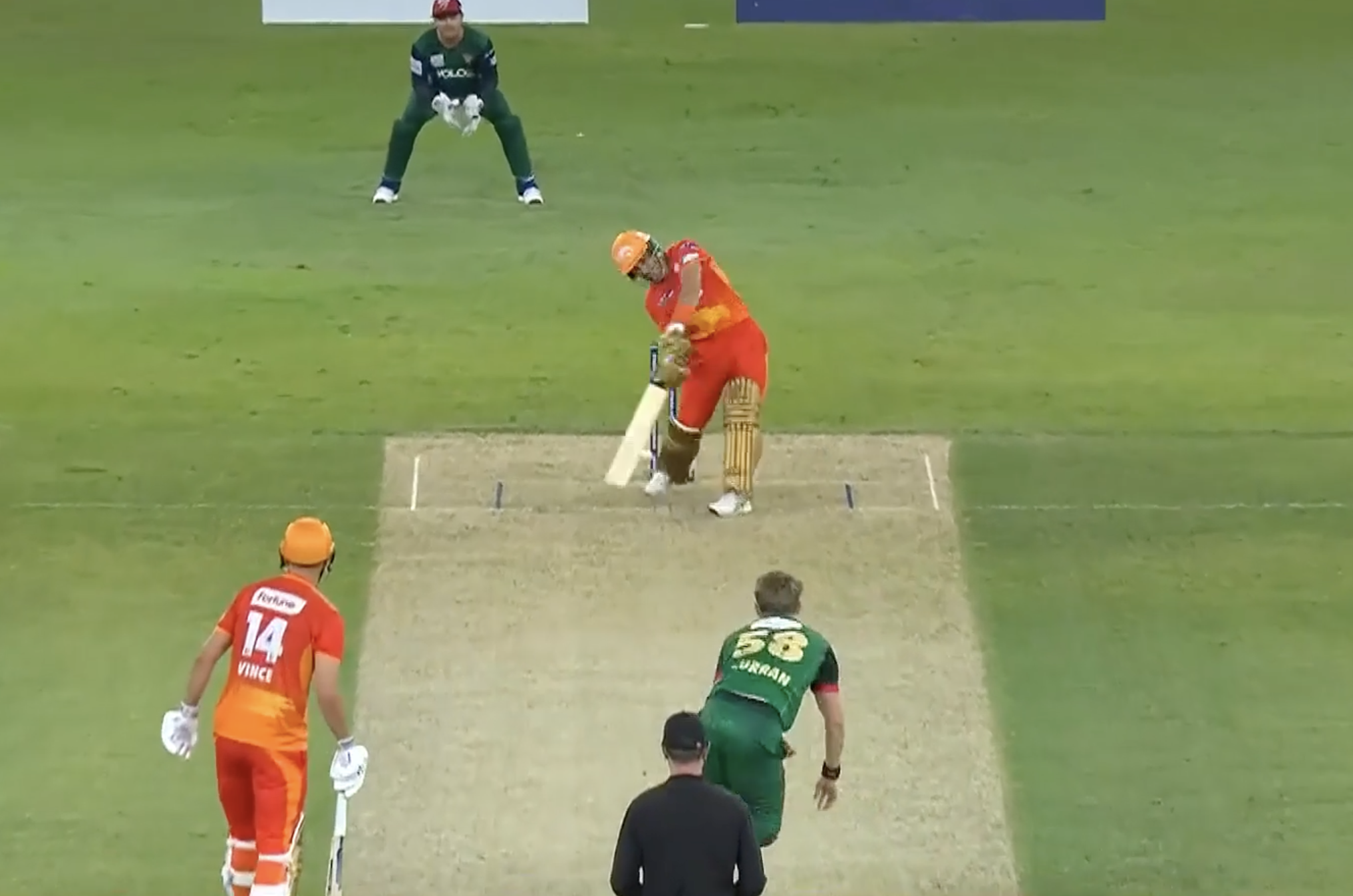 SENSATIONAL! Gurbaz smashes Curran for back-to-back sixes