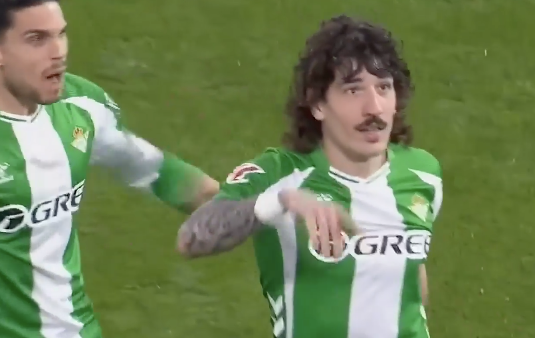 SPECTACULAR FINISH! Hector Bellerin rescues a point for Real Betis
