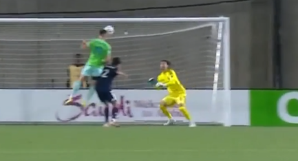 BULLET HEADER! Musovski's thumping strike beats the keeper