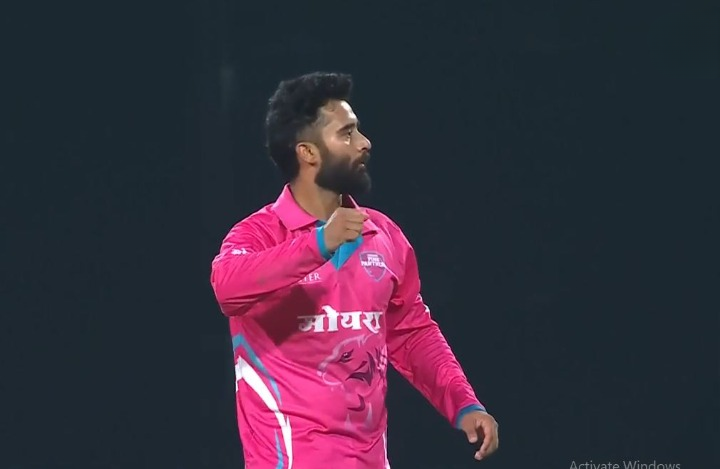 Mihir Hirwani's 3 for 23 | Match 5