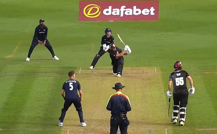 Somerset beat Lancashire by 8 wickets 