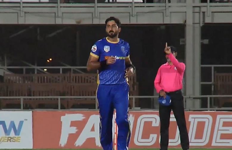 Hassnain Shah's 4 for 21 | Match 8