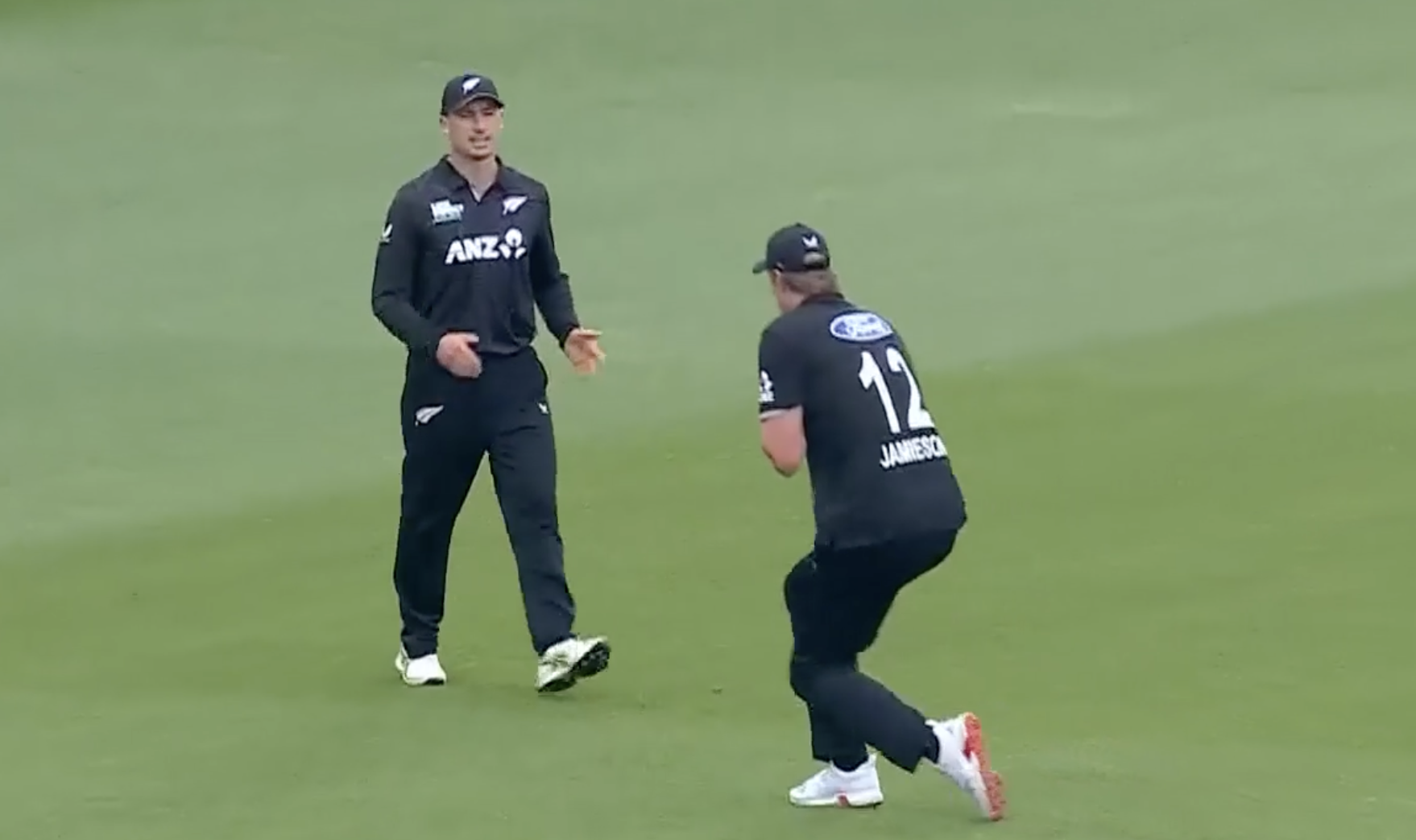 Well-Judged! Kyle grabs a superb catch to dismiss Ackeem