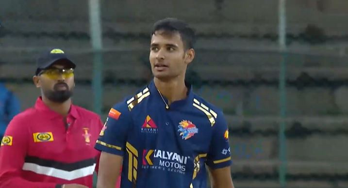 Shubhang Hegde's 3 for 7 | Match 9