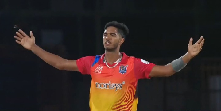 Hiten Kanbi's 3 for 23 | Match 3