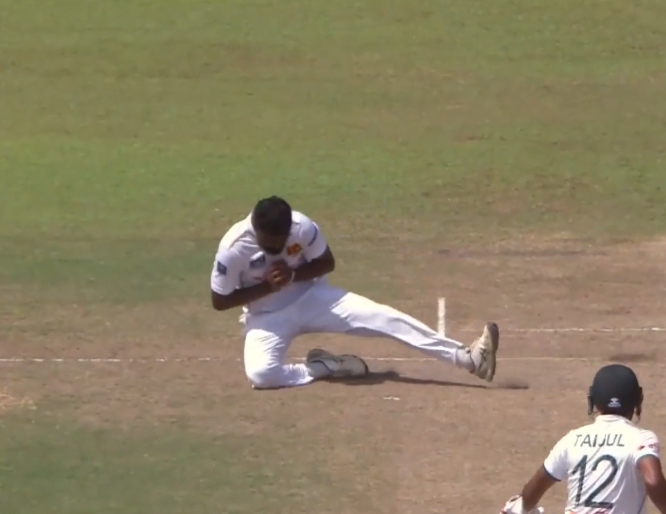 5-Fer! Jayasuriya's dazzling caught & bowled finish