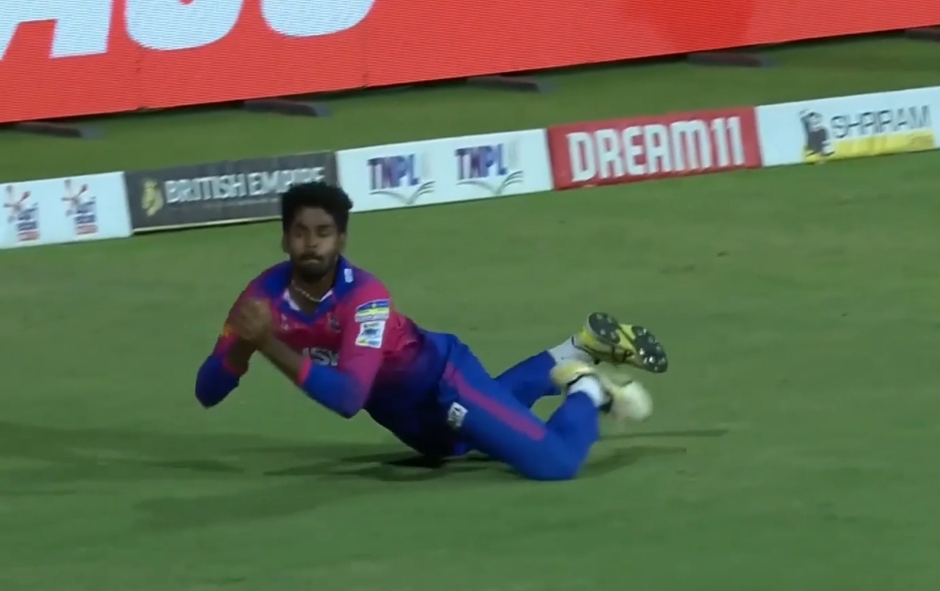 SUPERB! Mohamed Ali took a screamer and dazzled the crowd