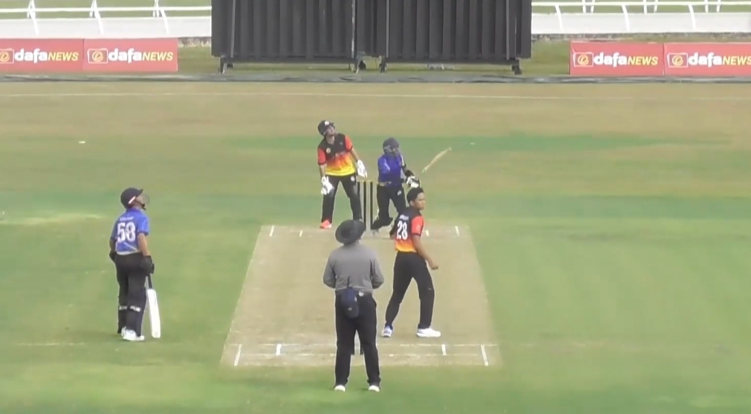 Hamzah Panggi's 3 for 23 l Match 16