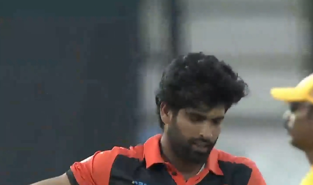 Girinath Reddy's 3 for 21 | Match 10