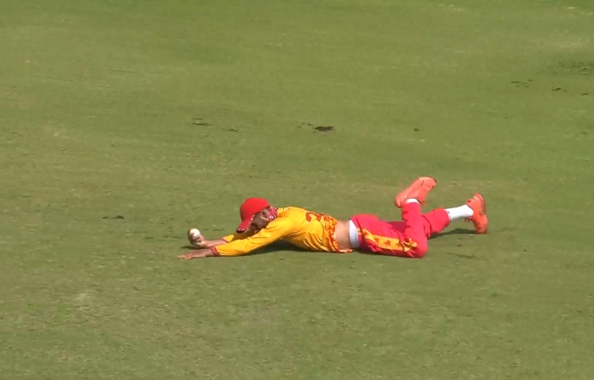 ECSTATIC! Raza defied physics with an unreal grab