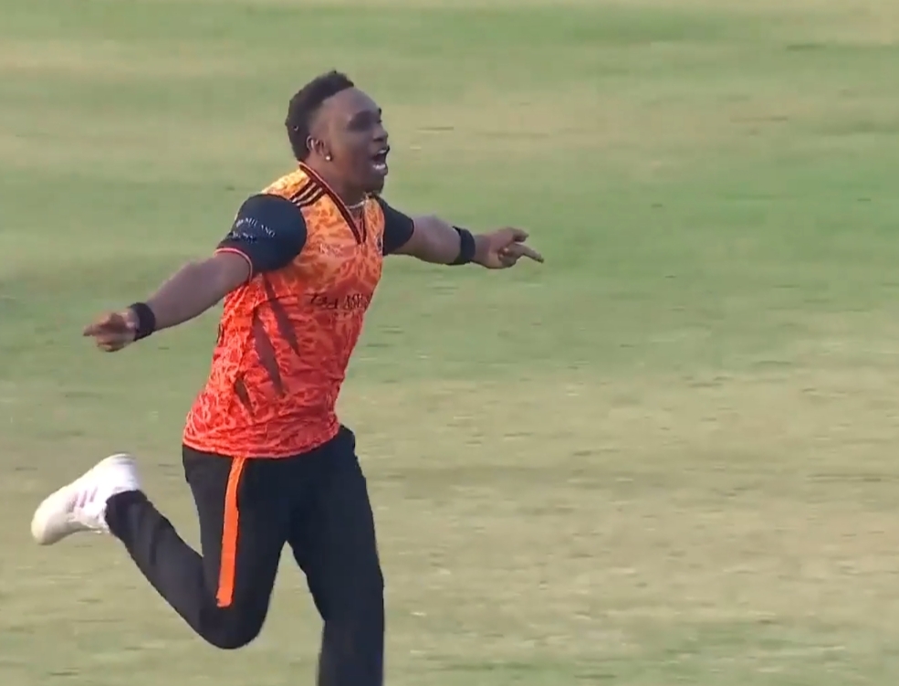 4-FER ALERT! DJ Bravo shines with the ball