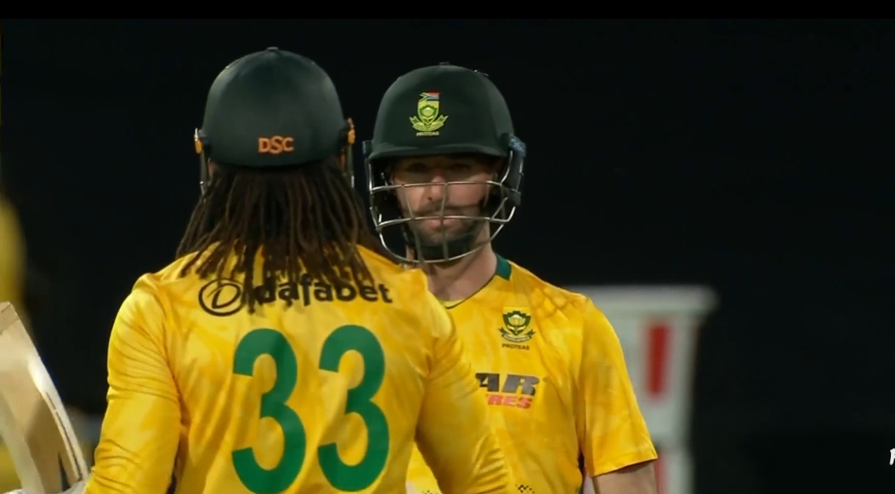 MAIDEN T20I FIFTY! Esterhuizen announces himself in style