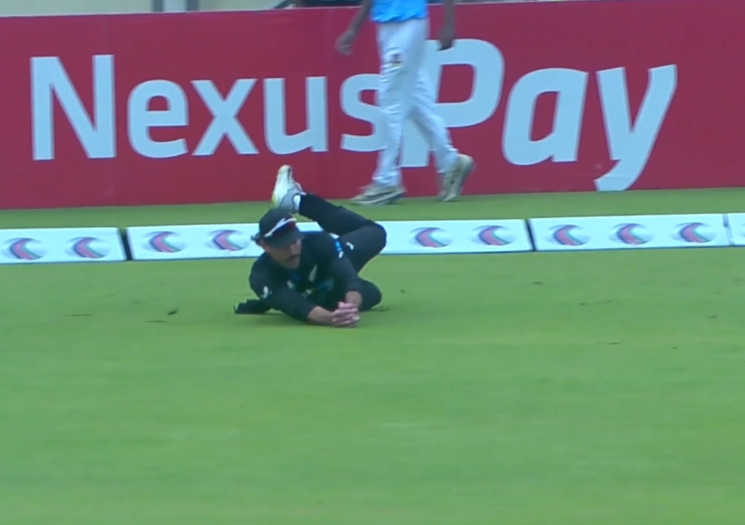 ASTONISHING! Tim Robinson dives to take a screamer