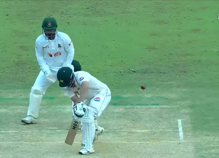 JAFFA! Taijul Islam shatters Salman Agha's stumps