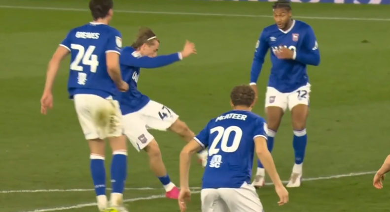MOMENT! Jack Clarke delivers an 87th-minute equaliser under pressure