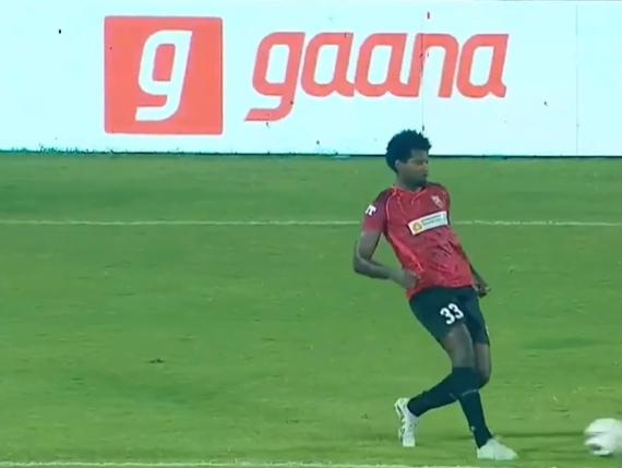 BANG! Manoj Mohammad’s low strike halves the deficit