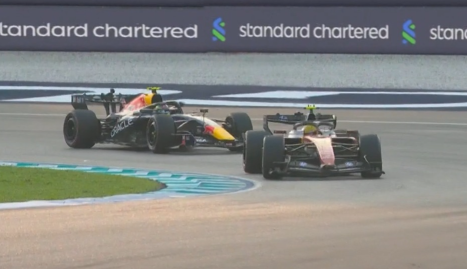 SUPERB PASS! Hamilton breaks into the podium with a decisive move