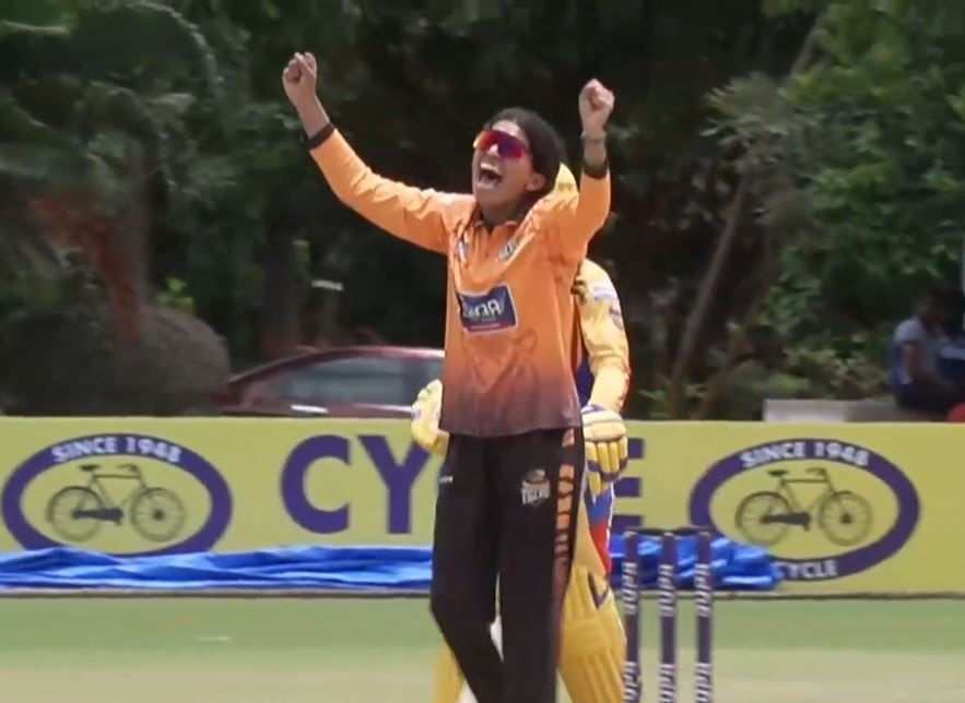 BG Tejashwini's 4 for 26 | Match 5