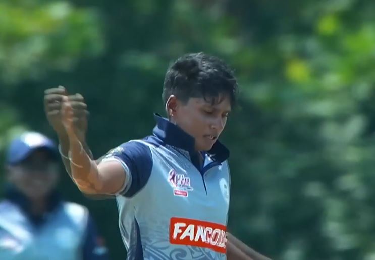 Keerthi James's 3 for 23 | Match 10
