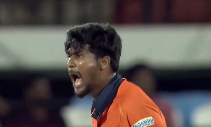 KV Sasikanth's 3 for 37 | Final