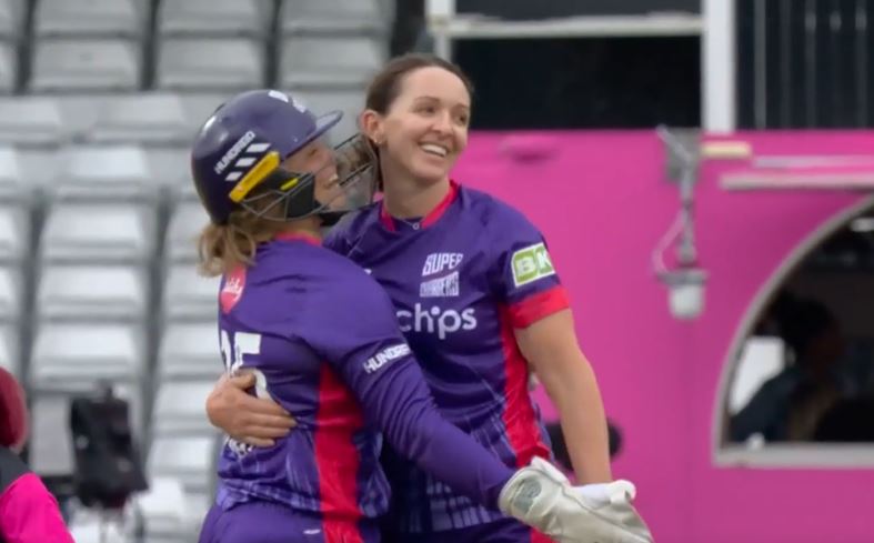 Northern Superchargers vs Manchester Originals: Kate Cross's 4 for 20