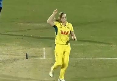 Kim Garth's 4 for 7 | 2nd T20I