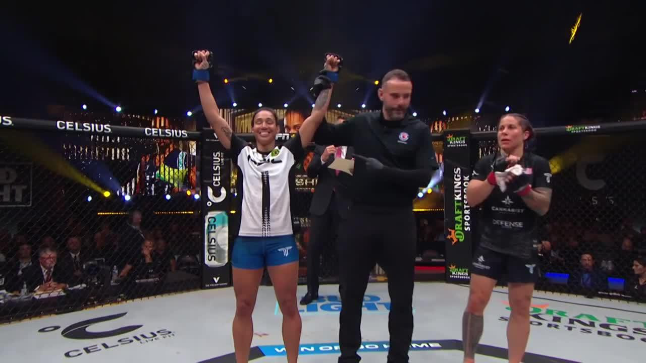 Liz Carmouche vs Taila Santos | Fight Highlights