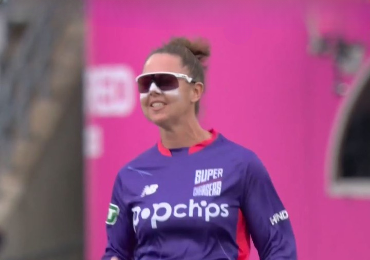 Northern Superchargers vs London Spirit: Linsey Smith's 3 for 16 